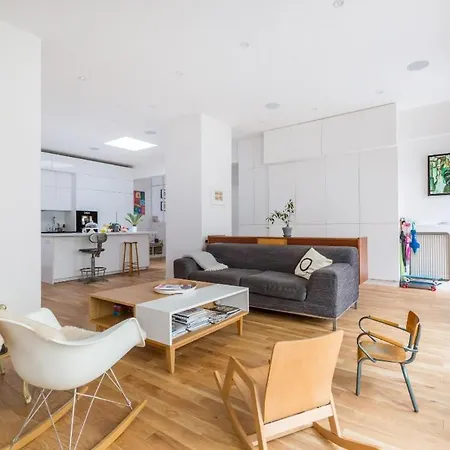 House In * Παρίσι